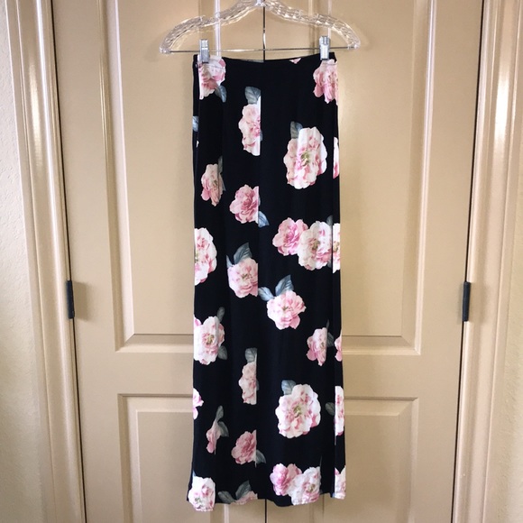 Forever 21 Long Black Floral Thigh-High Slit Skirt - Picture 3 of 7